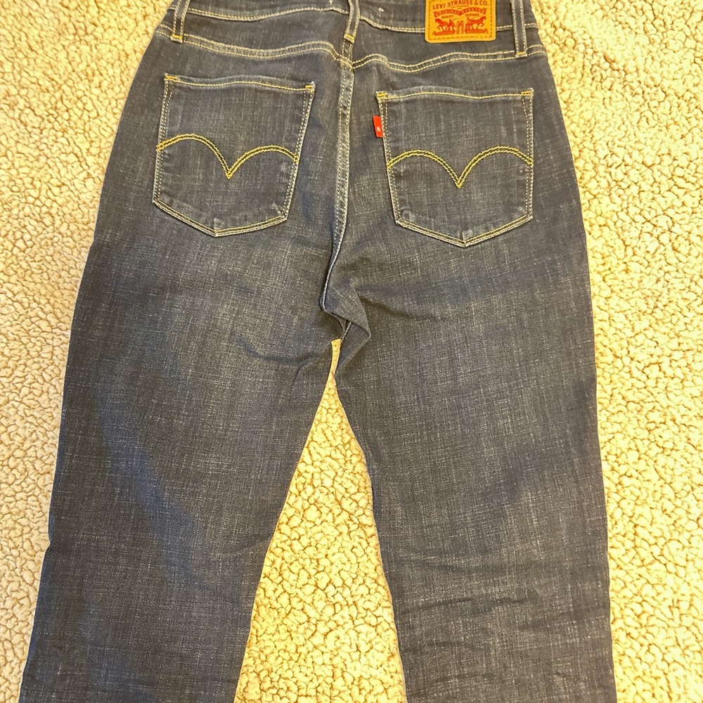 Levi's Women's Skinny Jeans in Classic Blue - Picture 3 of 9